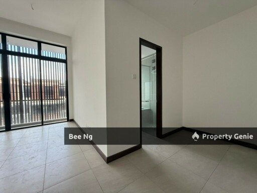 Aurora Sentral Resort Villas / Iskandar Puteri / End Lot / 2 Storey Terrace 24x75 / Brand New