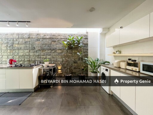 Fully Renovated With Swimming pool 3 Storey Corner Lot Semi D @ Changkat Kiara Bayu, Dutamas, Mont Kiara Kuala Lumpur .
