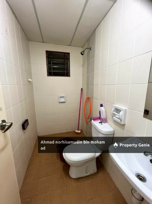 Partially Furnished Akasia Apartment at Setia Alam for RENT