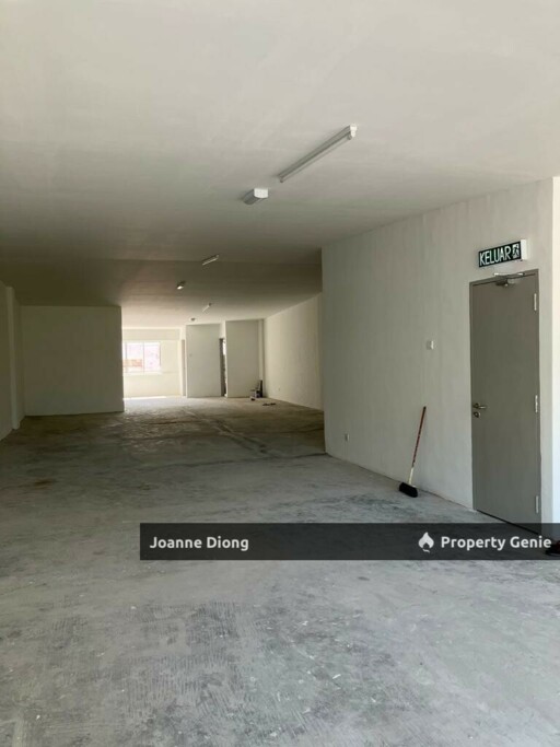 PJS 11 -1St Floor Shop