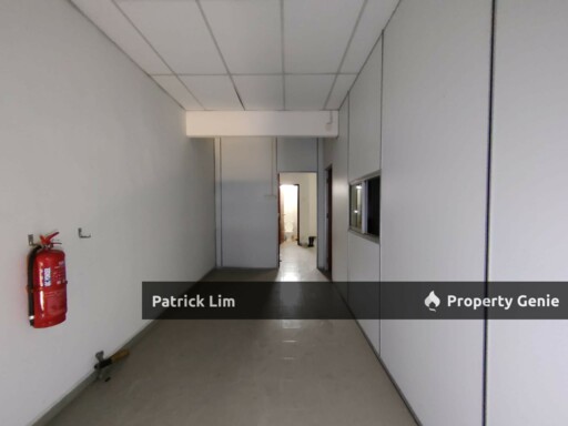Taman Merdeka Permai [一楼] 店面出租 With Partition