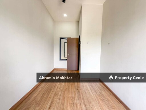 Freehold & Non Bumi Lot | 3 Storey Terrace Bayan Parkhomes, Batang Kali
