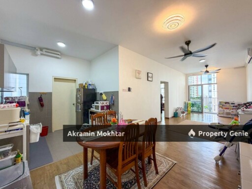 Freehold, Corner Unit & 2 Parking | Lakefront Homes Condominium, Cyberjaya
