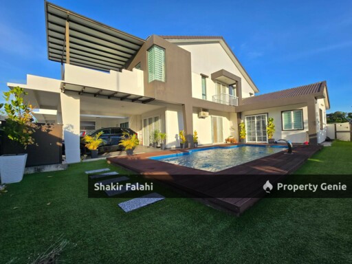 CORNER LOT WITH POOL SEREMBAN 2
