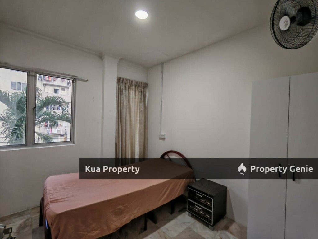 Single Room for Rent! Located at Central Court Apartment, near MBKS