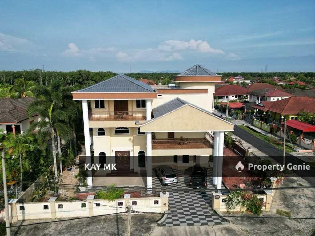 Bungalow in Bota Perak