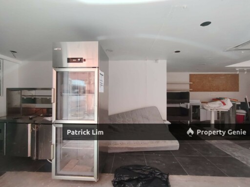 Melaka Raya Main Road Ground Floor (End Lot) For Rent