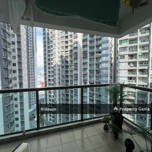 R&F Condo - Direct Link to ICQ and shopping mall facility