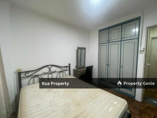 Queen Room for Rent at Central Court Apartment, near MBKS