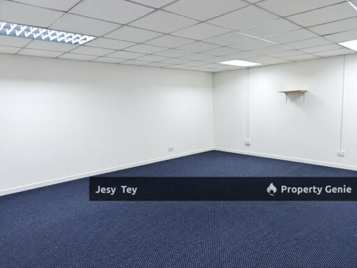 Taman Universiti - First Floor Shop For Rent