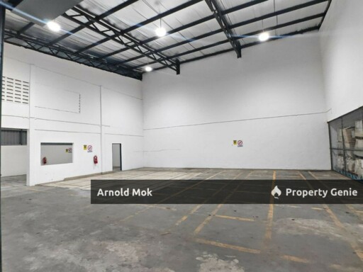 1.5 Storey Semi D Factory at Permas Jaya, Sri Wangi for Rent