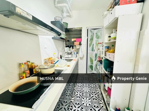 Apartment Corner Lot Renovated Desaminium Flora Seri Kembangan | 3 Bilik | Berhampiran MRT & UPM