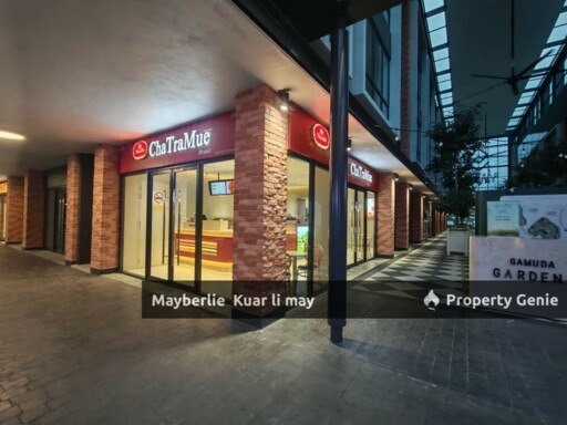 Gardens Square Coner Shop For Rent