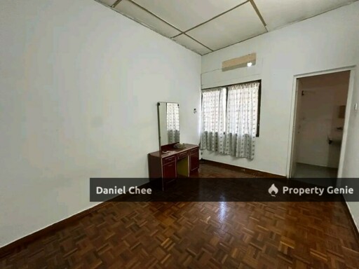 Simee Taman Wah Keong Double Storey House Partially Furnished For Rent