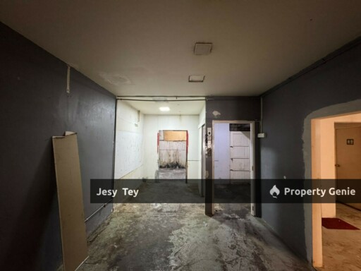 (Taman Molek) Double Storey Shop For Rent