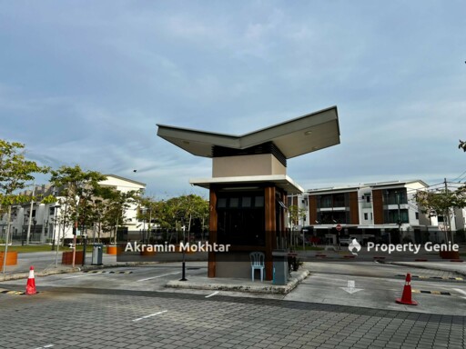 NICELY RENOVATED 1.5 Storey Townhouse Elegan Residensi Putra Perdana Puchong