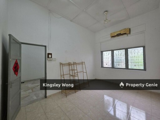 Canning Garden Single Storey Corner House Big Side Land Freehold title Near Town Area