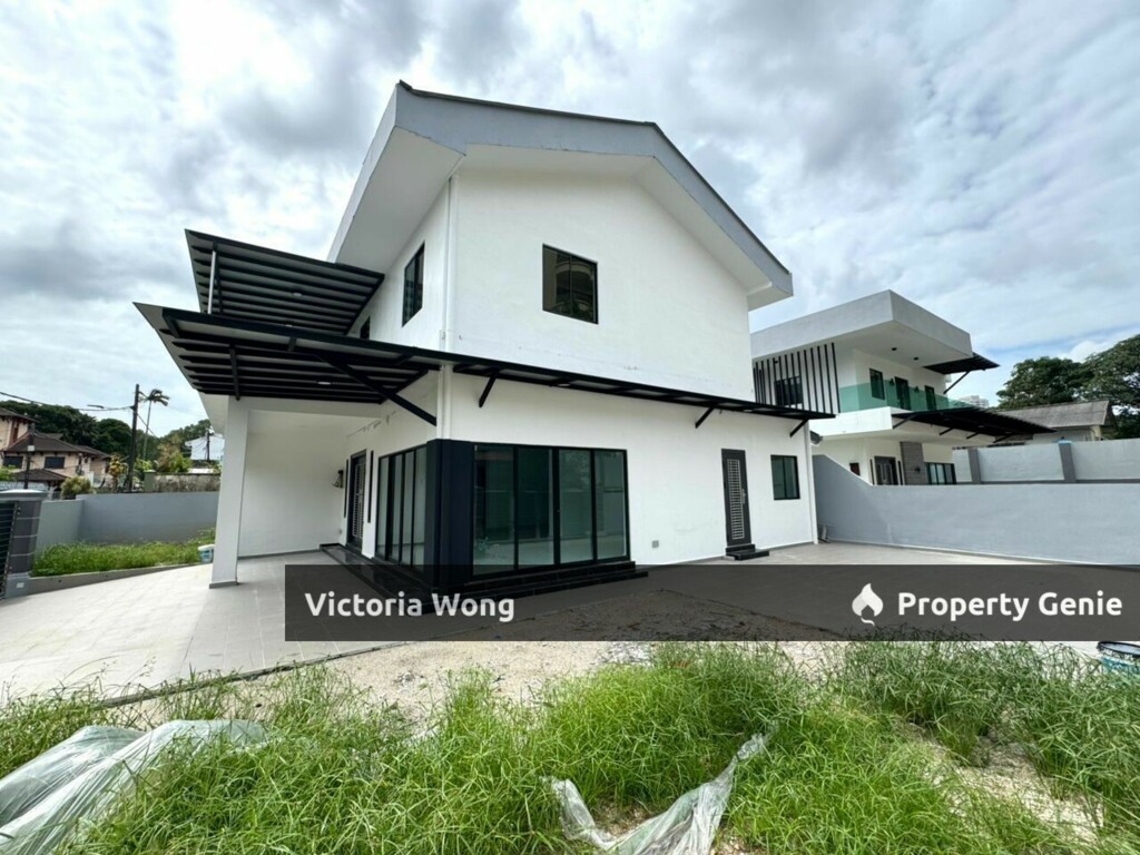 Kampung Mahmoddiah  / Jalan Yusof Taha / Double Storey Semi-D