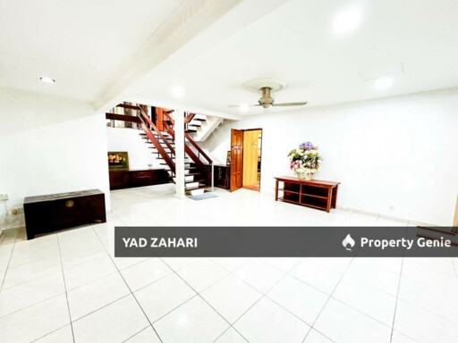 Seksyen 11, Shah Alam | Bungalow 6+1 Bedrooms | RM1.8M - Bungalow with Split Level & Huge Land