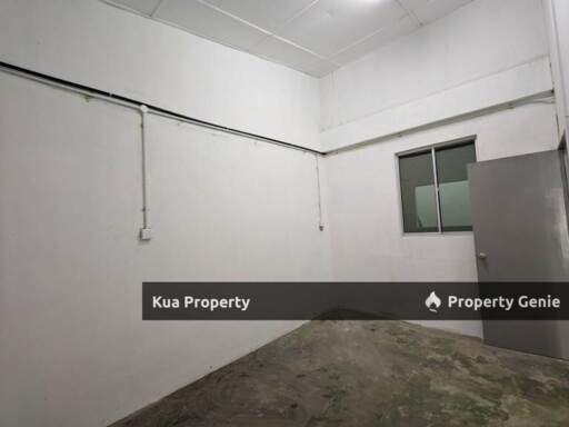 First Floor Intermediate Shophouse For Rent! Located at 3 Mile, Lorong Datuk Tawi Sli, Jalan Penrissen