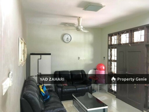 Seksyen 7, Shah Alam | 3-Storey Terrace 5 Bedrooms | RM990K - Below Market and Extended at The Back