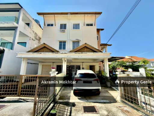 END LOT 3 Storey Terrace De Puncak Ukay, Taman Ukay Perdana, Ampang Selangor .