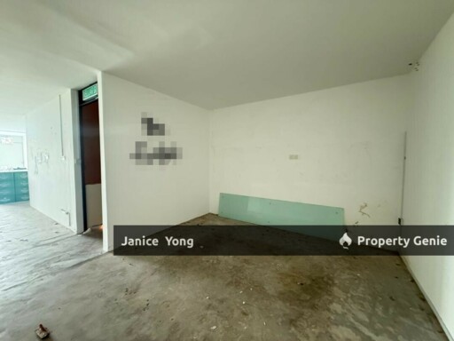 Mount Austin Jalan Austin Height 8/8 @ Shoplot For Rent