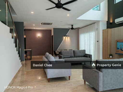 Modern Semi-d Selling Below Market Value with Fully Furnished