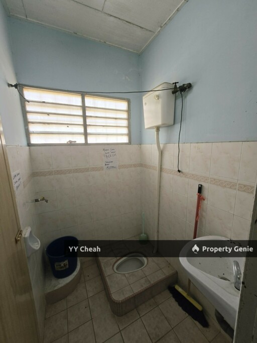 Taman Ipoh / Bercham 2.5 Storey Terrace For Sale, Strategic Location, Auto gate