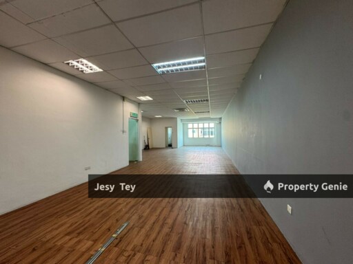 Taman Molek 2nd Floor For Rent