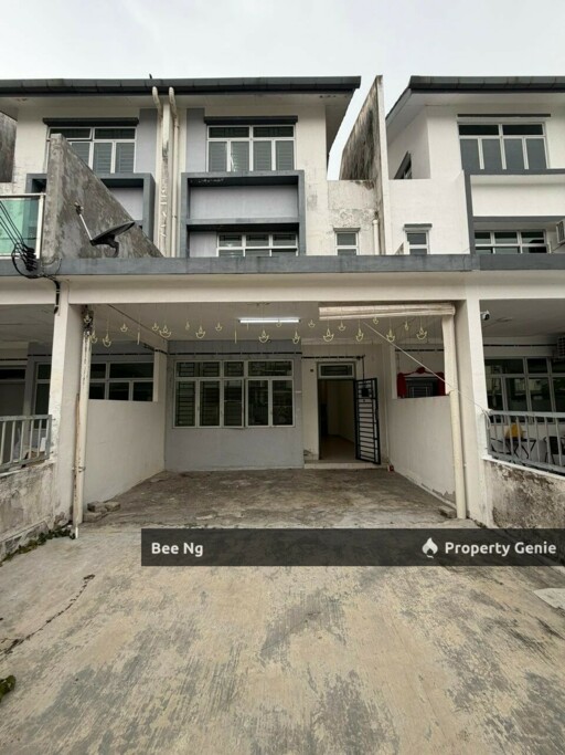 Taman Pulai Mutiara / 2.5 Storey Terrace / Partially Renovated / Super Value