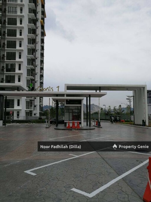 Corner and Spacious Unit Oasis 1 Condominium Mutiara Heights