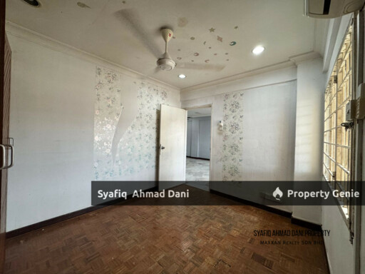 Kenaria Condominium Kajang Facing Pool with Carpark