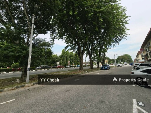 pasir puteh ground floor shop for rent - facing main road, high traffic