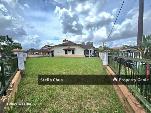 Taman Molek Single Storey Corner Lot  😍Hugest Land in the Residential for Sale