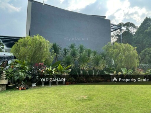 Semi-furnished Double Storey Zero Lot Bungalow Next to the Natural Lake, Perdana Heights
