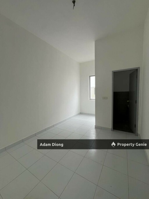 Erica, Bestari Perdana Meridin East, Pasir Gudang