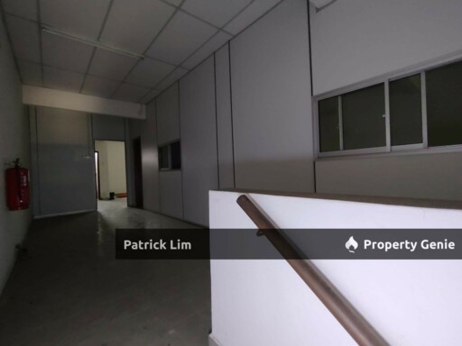 Taman Merdeka Permai [一楼] 店面出租 With Partition