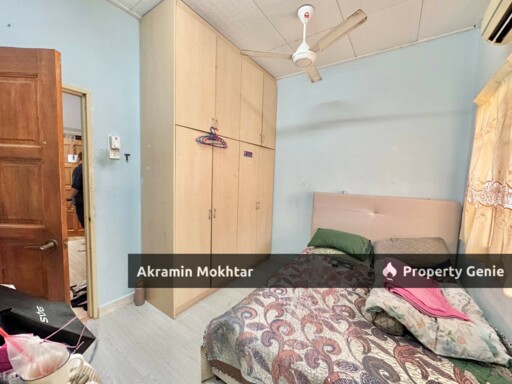Facing Open & Partially Furnished | Double Storey Jalan Platinum Seksyen 7, Shah Alam