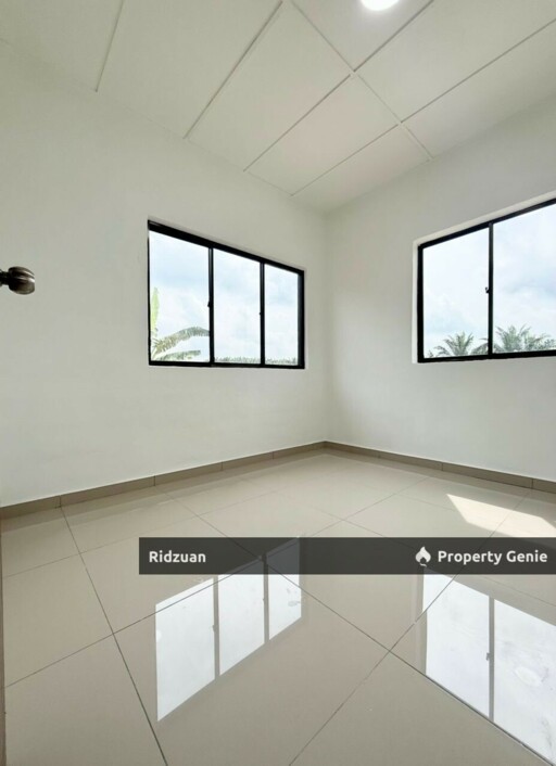 Taman Renggam Jaya, Double Storey Low Cost - Corner Lot at Simpang Renggam