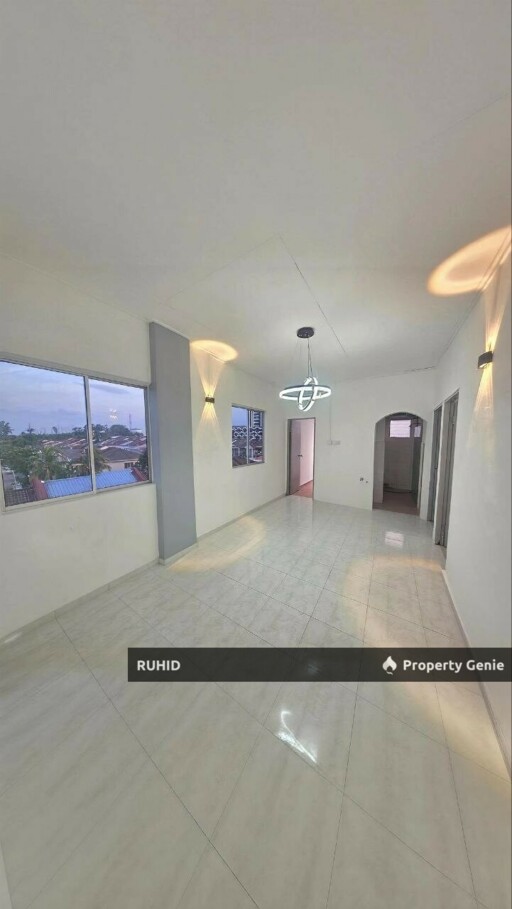 Renovated Freehold Flat Near UTM & Mutiara Rini Corner Unit RM210K