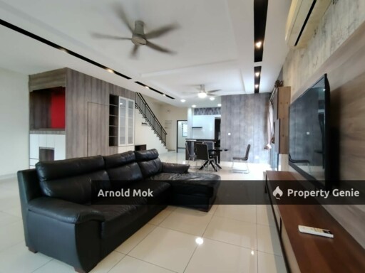 2 Storey Terrace House (Endlot) @ Taman Glenmarie, Mount Austin for SALE