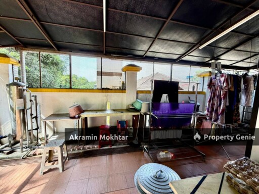 Freehold & Renovated | Setingkat Setengah Bungalow Jalan Tasik Biru Sungai Buloh