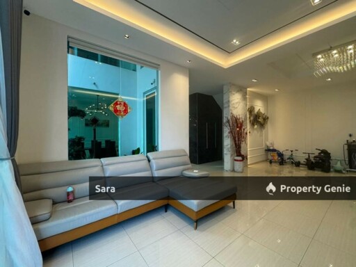 3 Storey SemiD with Lift at Tigerlane Beverly Thompson