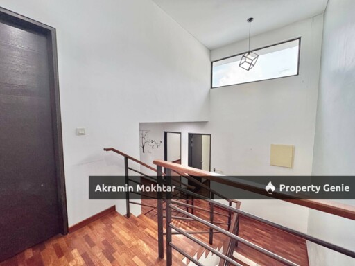 Freehold & Renovated | 2.5 Storey Terrace Intermediate TTDI Grove Phase 10, Kajang