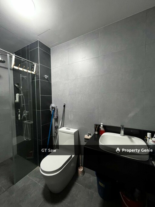 581sqft Near MRT Fully Furnished 2 R 1 B with Wifi for Rent