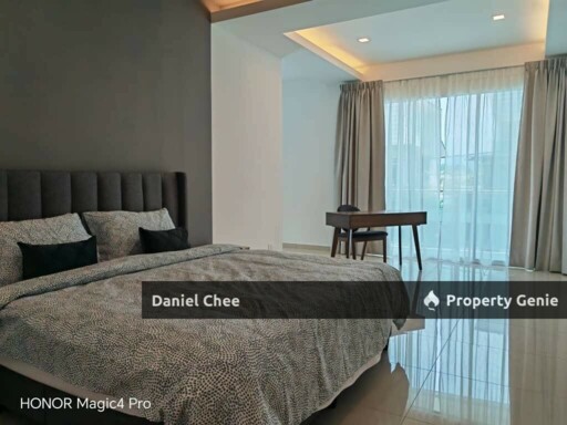 Modern Semi-d Selling Below Market Value with Fully Furnished