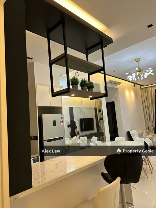 Waltz Residence OUG, FREEHOLD Fully Renovated Move-In Unit with 2 Carparks