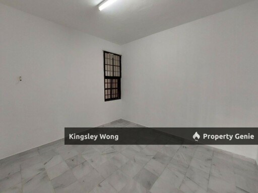 Pengkalan Timur Double Storey Corner House Move in Condition For Sale