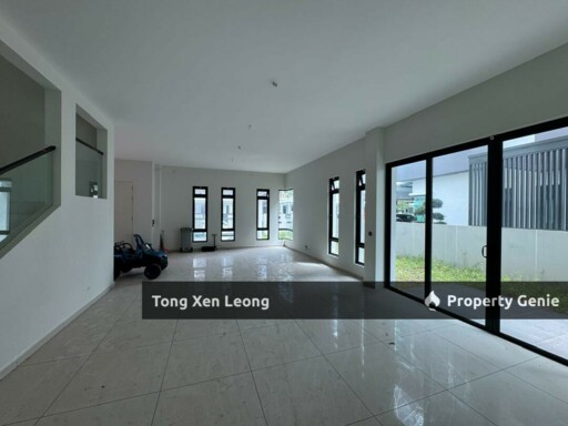 8 Residence Ujong Pasir
